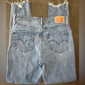 Levi’s 721 High Rise Skinny Distressed Jeans 29